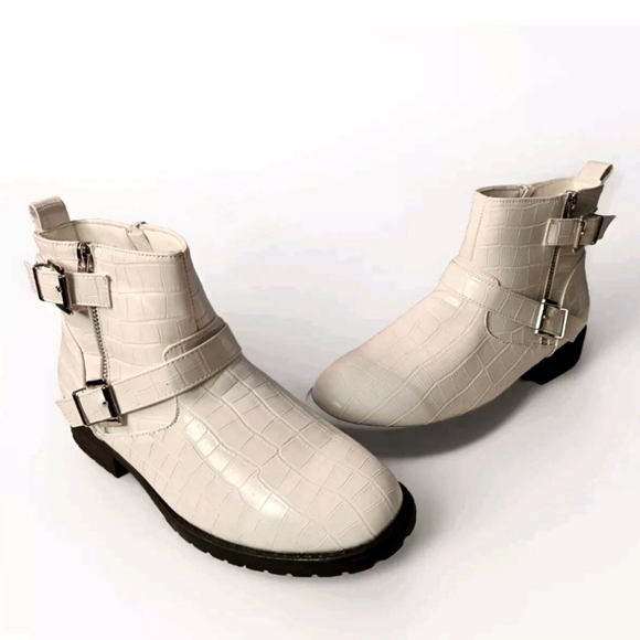 Tinstree Womens White Ankle Party Boots Bootie Zipper Buckle Size 8.5 - Picture 1 of 7